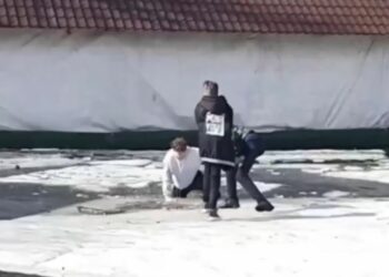 В Самаре школьник провалился под лед на пруду в городском парке