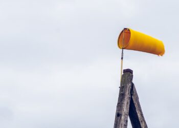 На Самарскую область обрушится шквальный ветер