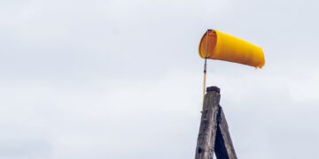 На Самарскую область обрушится шквальный ветер