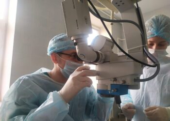 В Самаре врачи спасли зрение 6-летней девочке с проникающей травмой глаза