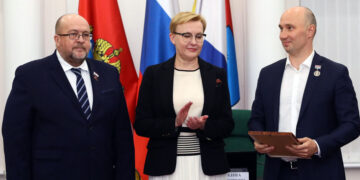 Представители самарского «Центра Плотниковых» отмечены почетными знаками