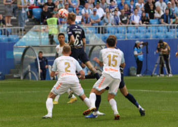 «Крылья Советов» крупно уступили лидеру чемпионата