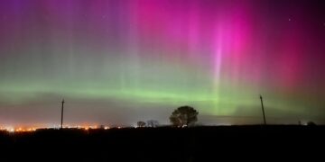 В регионах России из-за магнитных бурь наблюдали северное сияние в небе