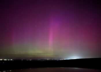 В регионах России из-за магнитных бурь наблюдали северное сияние в небе