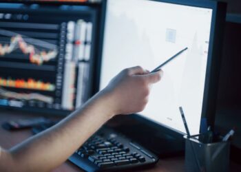 Доллар подорожал до 77,6 руб.