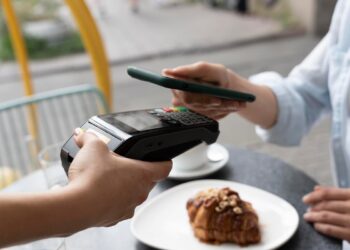 За год количество россиян, оплачивающих покупки онлайн с помощью SberPay, кратно выросло