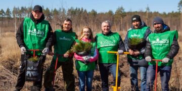 ГК «ЭкоВоз» собрала более 700 человек на посадку леса в Тольятти