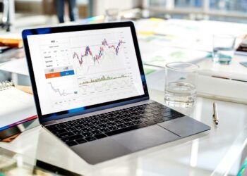 Доллар может сегодня-завтра попытаться выйти выше 82 руб., но вряд ли сможет закрепиться там