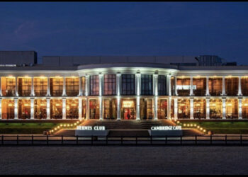 Созданному самарцами в Саратове ресторану «Кембридж» пришлось отказаться от «недружественного» бренда