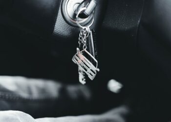 Жители России столкнулись с проблемой заказа дубликатов ключей для автомобилей