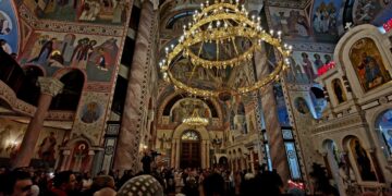 В Самаре сотни прихожан посетили пасхальные богослужения ночью 16 апреля