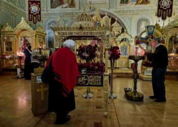 В Самаре сотни прихожан посетили пасхальные богослужения ночью 16 апреля