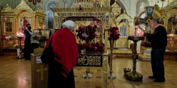 В Самаре сотни прихожан посетили пасхальные богослужения ночью 16 апреля