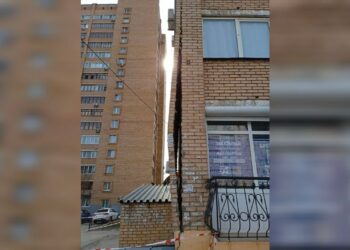 В Самаре в жилом доме на проспекте Кирова обрушается стена