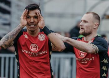 Футболисты «Акрона» обыграли  «Родину»