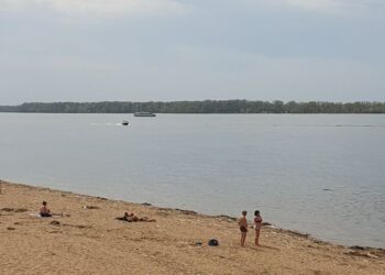 В Самаре горожане вышли на пляжи, не дожидаясь открытия сезона