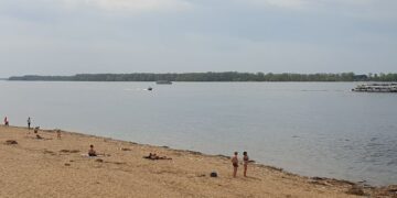 В Самаре горожане вышли на пляжи, не дожидаясь открытия сезона