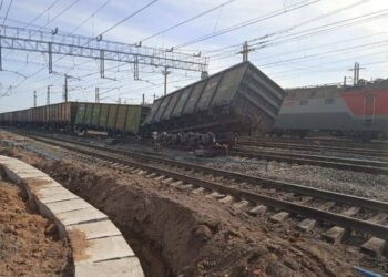 В Самарской области грузовой состав сошел с рельсов