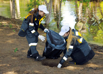 Самарские нефтяники очистили от мусора участок в 10 га на стрелке Волги и Сока