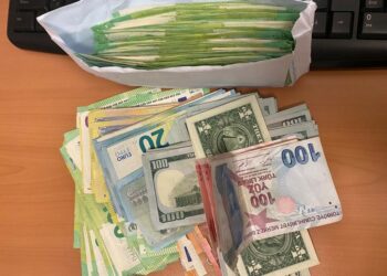 В аэропорту Самары пресечена контрабанда валюты на сумму свыше 2,8 млн рублей