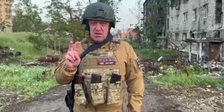 ЧВК «Вагнер» начала выход из Артемовска в тыловые районы