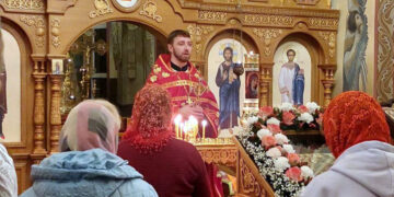 Жители села Кротовка просят оставить при храме своего священника