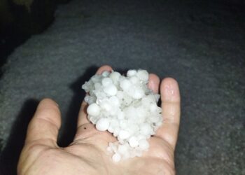 На Самару ночью 2 мая обрушилась мощная гроза с градом