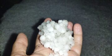 На Самару ночью 2 мая обрушилась мощная гроза с градом