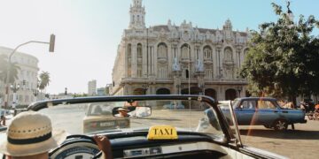 В России начали продавать перелеты на Кубу