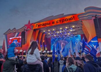 В Самаре на гала-концерте фестиваля «Гитары в строю» выступил Стивен Сигал