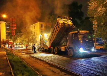 В Самаре рабочие приступили к укладке асфальта на улице Ерошевского