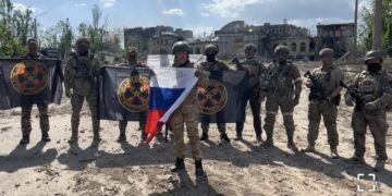 Военнослужащий из Самары рассказал, как рисует на обломках сбитых ракет