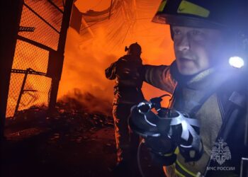 В Самарской области произошел крупный пожар на заводе дверей «Феррони»