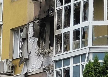 В Воронеже ударный украинский беспилотник взорвался, ударив в многоэтажный дом