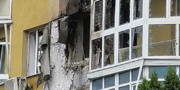 В Воронеже ударный украинский беспилотник взорвался, ударив в многоэтажный дом