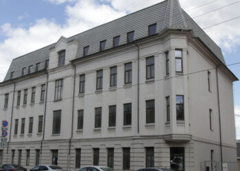 Активы бывшего руководителя ФК «Крылья Советов» распродают по частям