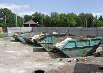 Реформа навела порядок с вывозом коммунального мусора, но ничего не может сделать с другими видами отходов