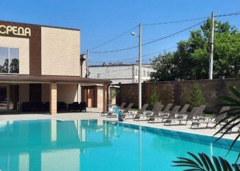 На 9-й просеке «Своя среда» открыла пляжный сезон