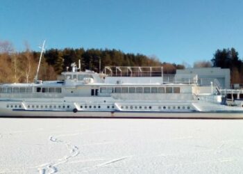 Самарский санаторий управления делами Президента РФ продал свой теплоход сызранцам