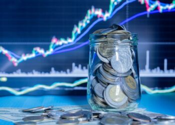 Доллар сегодня продолжит пытаться закрепиться выше 83 рублей