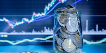 Доллар сегодня продолжит пытаться закрепиться выше 83 рублей