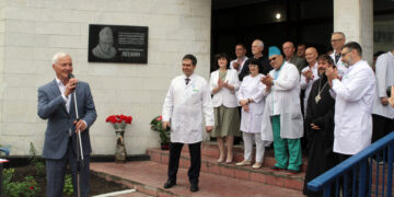 В Тольяттинской городской клинической больнице №5 появился мемориал Анатолия Лескина