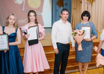 Представители Тольяттиазота наградили выпускников школ Самарского региона