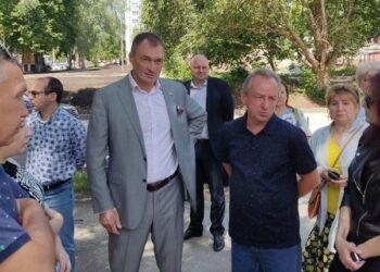 Во дворах Самары наконец-то включат освещение, сделанное еще два года назад