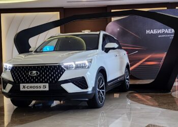 «АвтоВАЗ» презентовал новую Lada X-Cross 5
