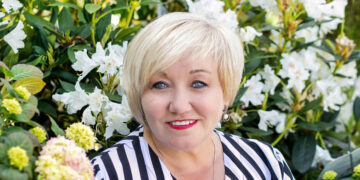 Специалисты садового центра Веры Глуховой посадили сто гортензий на Полевом спуске в Самаре