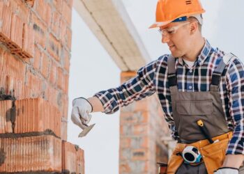 ВТБ: в первой половине 2023 года ипотеку на частные дома чаще оформляли мужчины