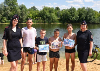 Отдыхающим на пляжах Самарской области напомнили правила безопасности на воде