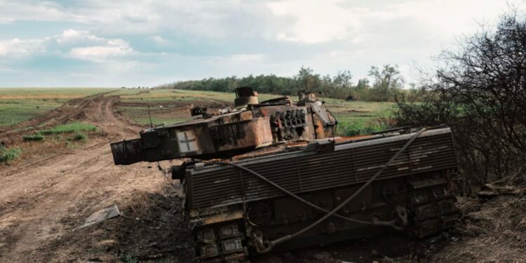 Сожженые в боях на Украине немецкие танки Leopard, фото: mil.ru