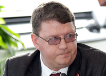 Новокуйбышевские чиновники накачали миллионами частную газету в ущерб муниципальной